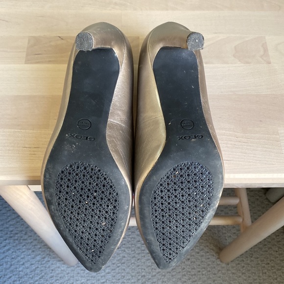 Geox Silver/Gold Pumps - Picture 3 of 7